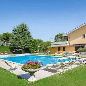 https://luxury-penthouse-pool-50m-to-lake.hotelinveneto.com